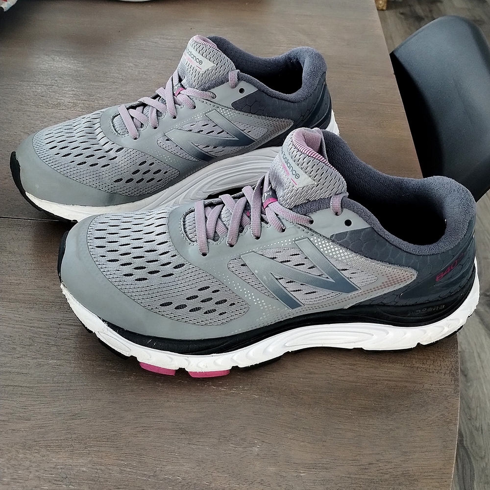 New Balance 840v4 W840GO4 Grey Pink Running Shoes Women's 8.5 B - Picture 2 of 9